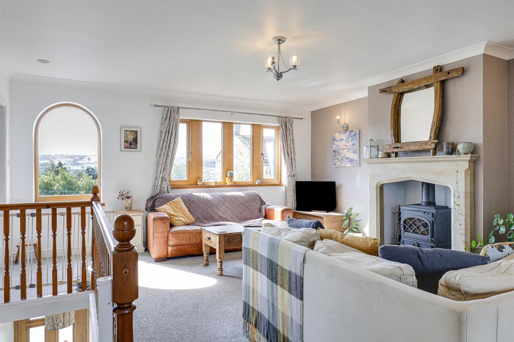 House in Kirklees, Paris, Holme Valley - View 3