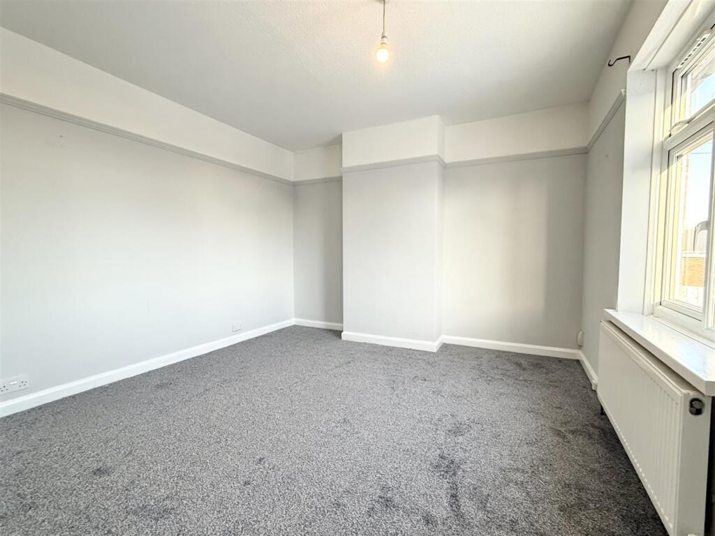 Additional image 5 of Grove Avenue, Halesowen