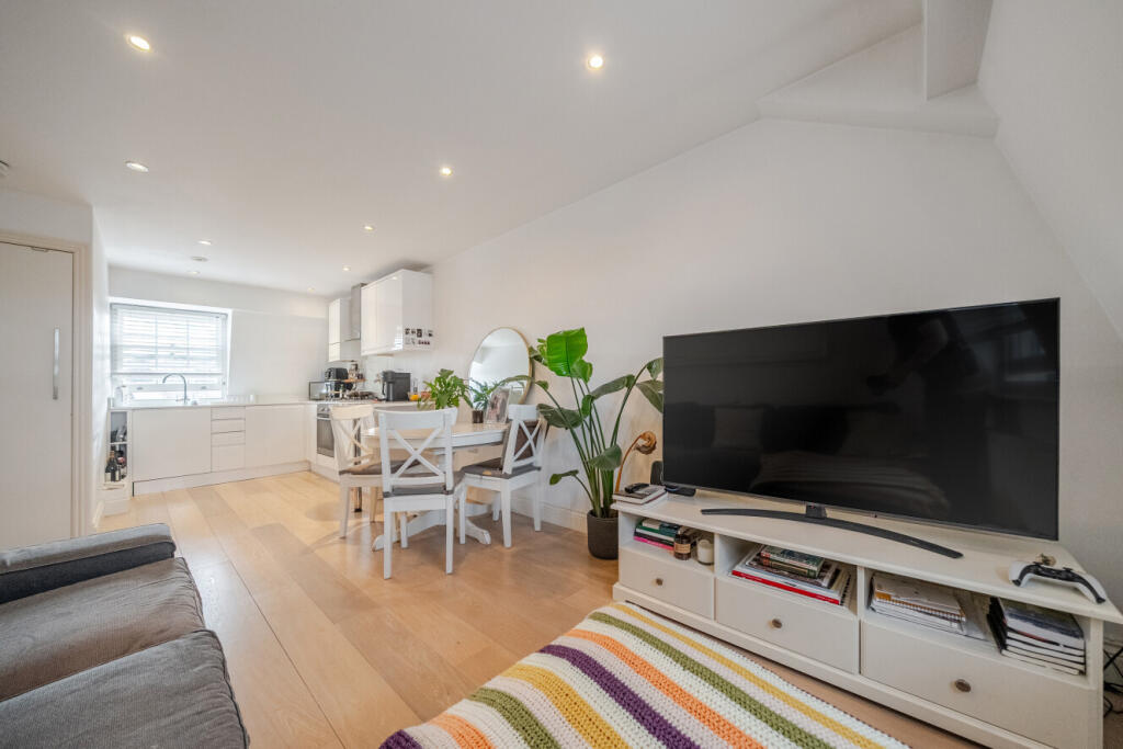 Apartment in London - View 5