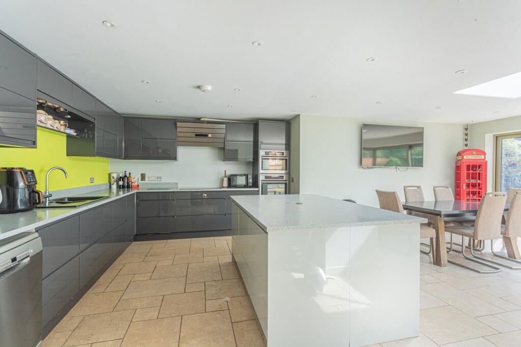 Valley Road, Wotton-under-Edge photo 2