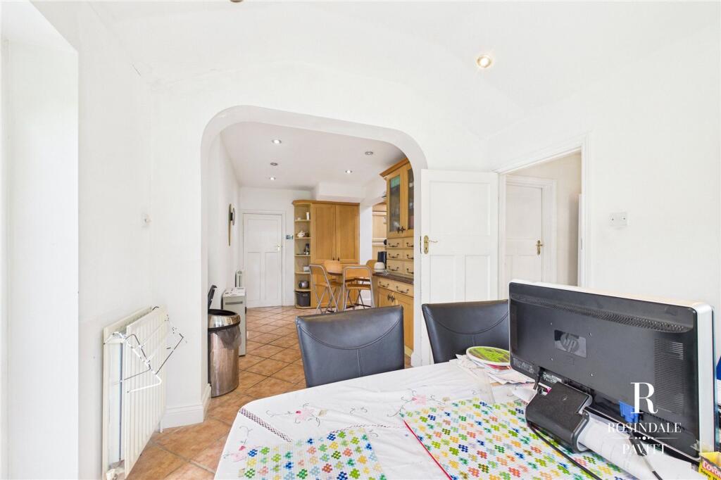 House in Sutton - More