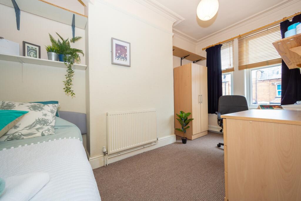 Main image of property: 25 Headingley Mount, Headingley, Leeds, LS6 3EL