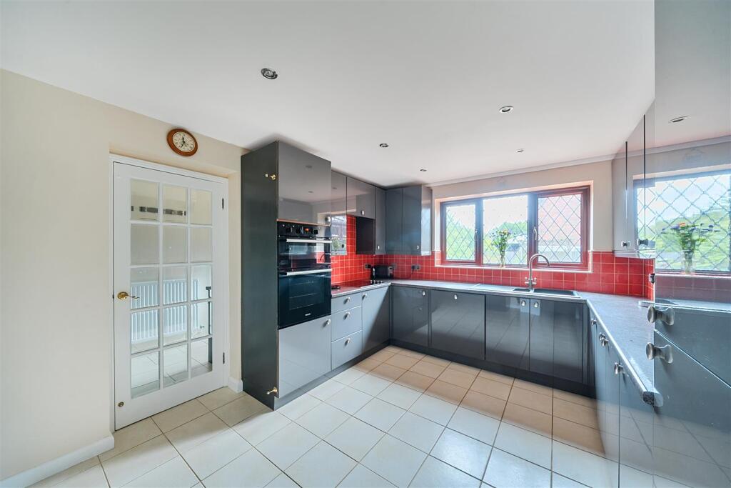 Brook Lane, Sarisbury Green, Southampton photo 2