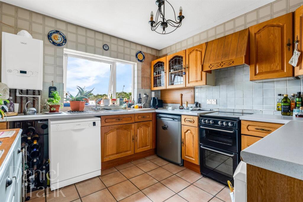 Apartment in Epping Forest, Buckhurst Hill - View 5