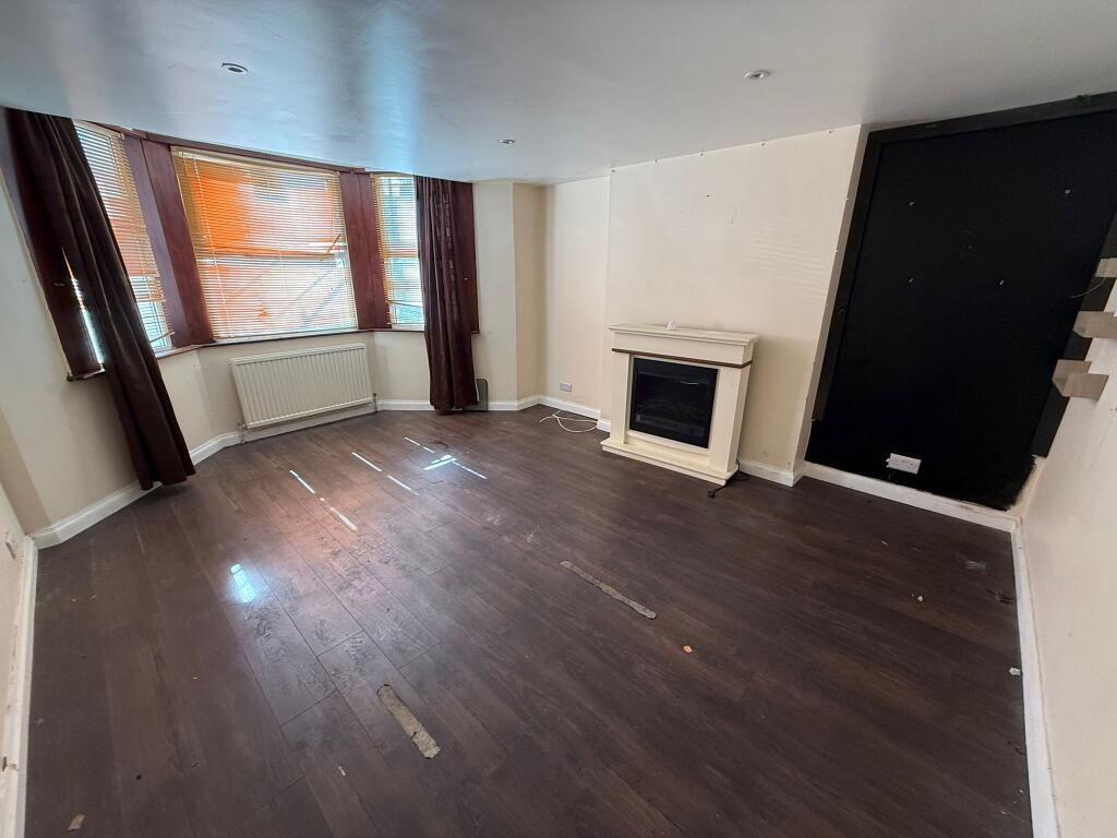 Apartment in Eastbourne, East Sussex - View 2