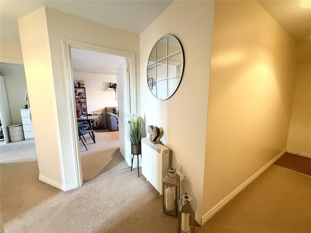 Apartment in Swindon, Haydon Wick - View 5