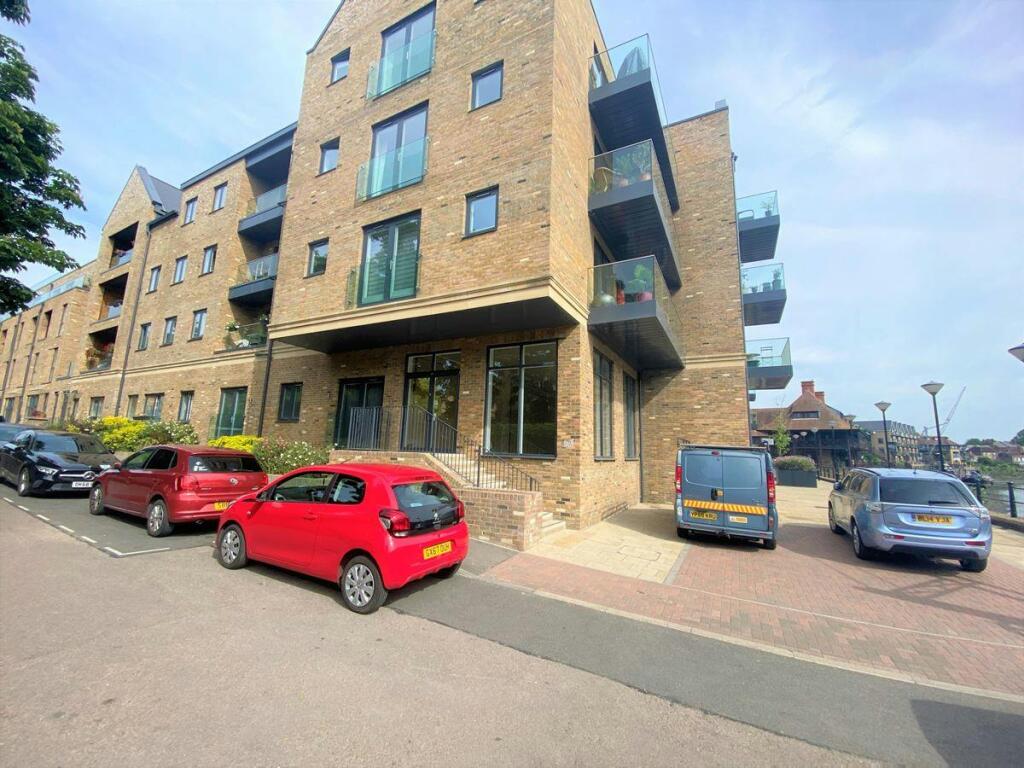 Unit 3 Lion Wharf - Old Isleworth (10) (Copy).jpg