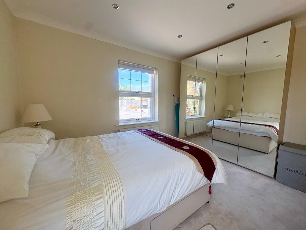 Apartment in Swindon - More