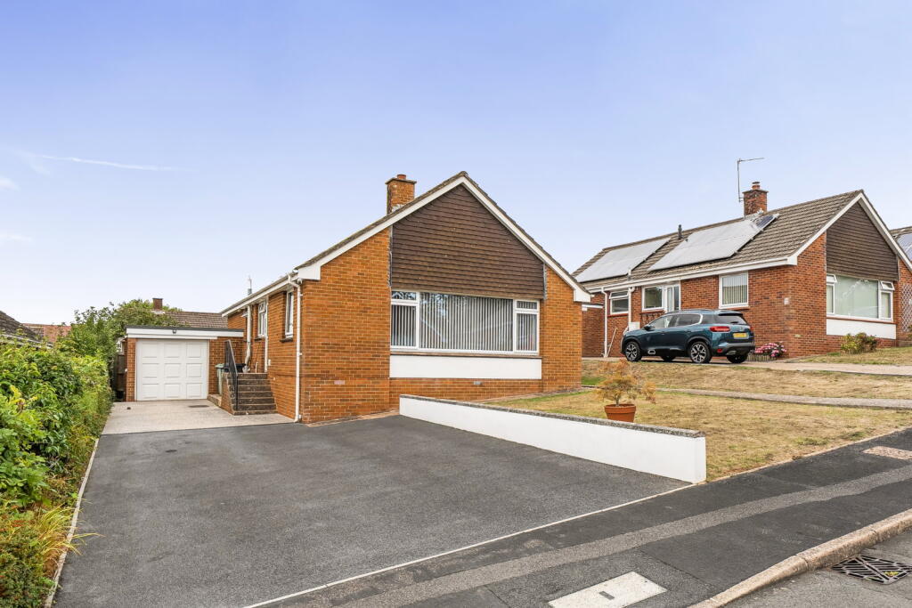 Main image of property: Broadparks Close, Exeter, EX4 9HB
