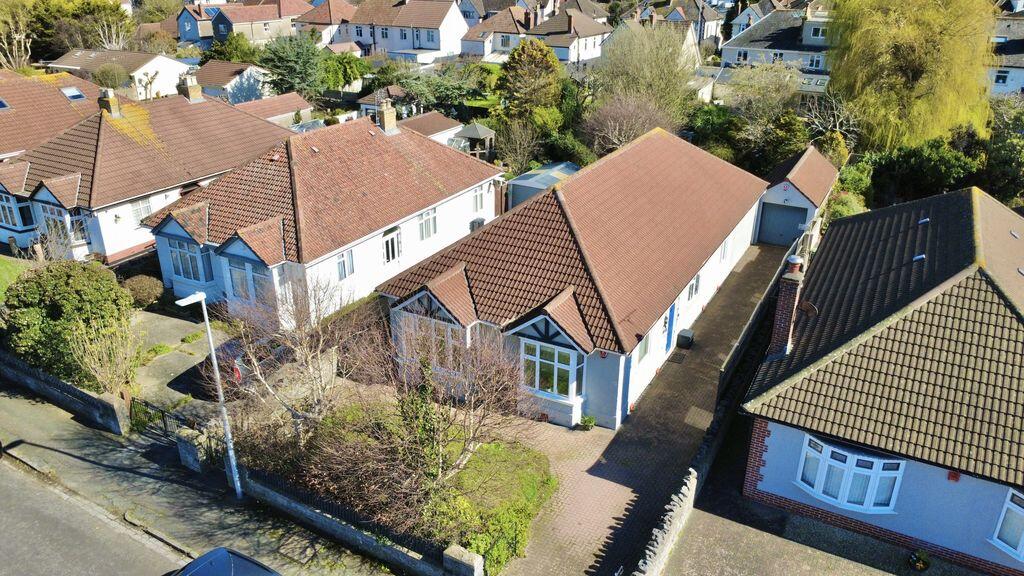 Main image of property: Frenchay Road, Weston-Super-Mare - 4 DOUBLE BEDROOMS