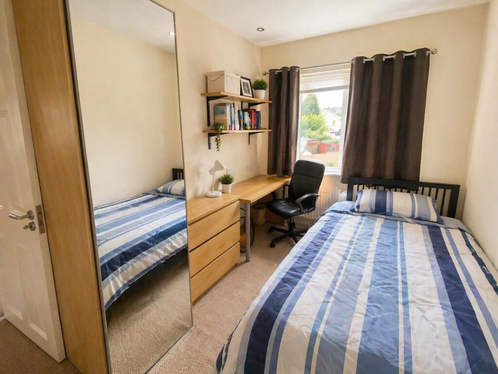 5 bedroom semi-detached house for rent