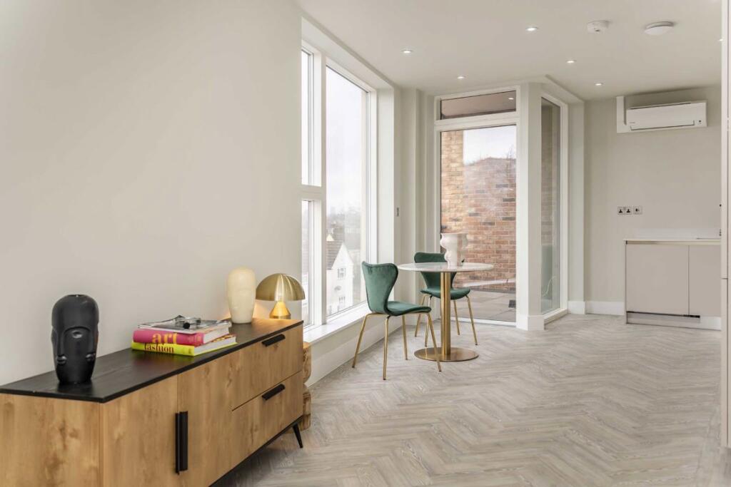 Apartment in Twickenham - View 3