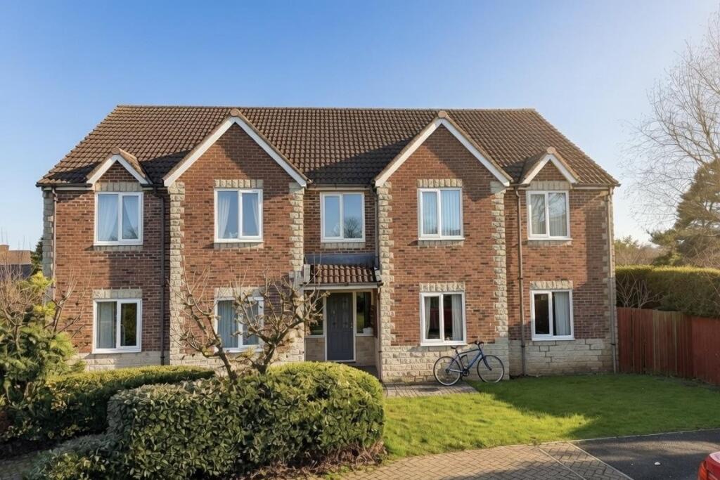 2-bed flat on Bluebell Close, Darlington, DL3 0YU, £80,000