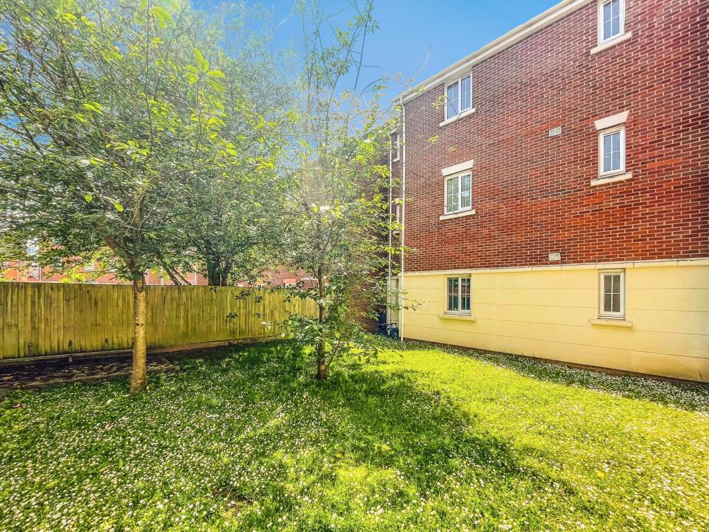 Apartment in Cardiff, Llanishen - View 5