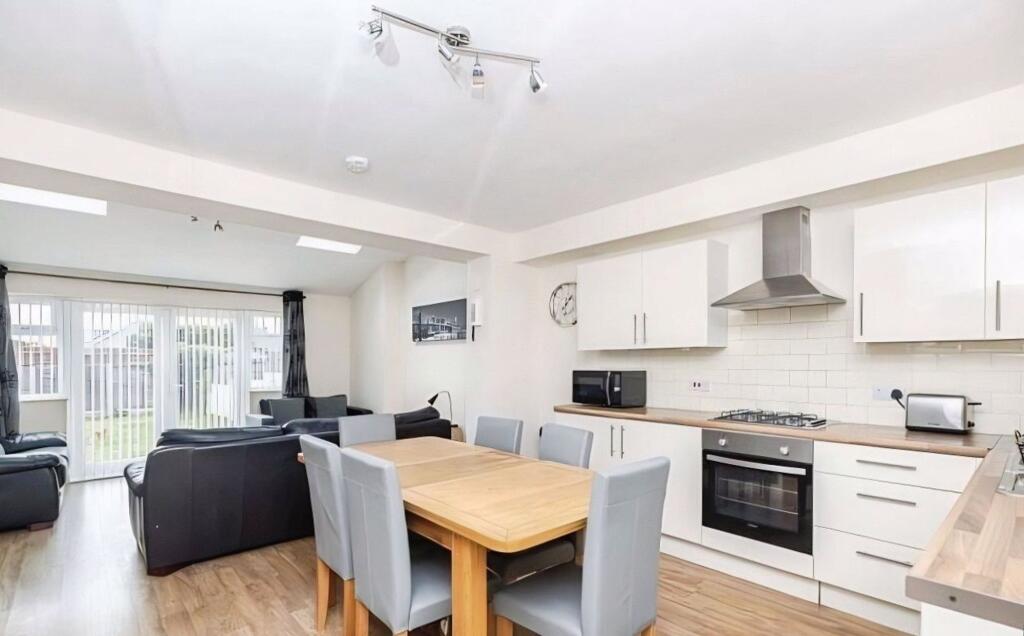 House in Talbot Village, Alder Hills, Poole - View 2