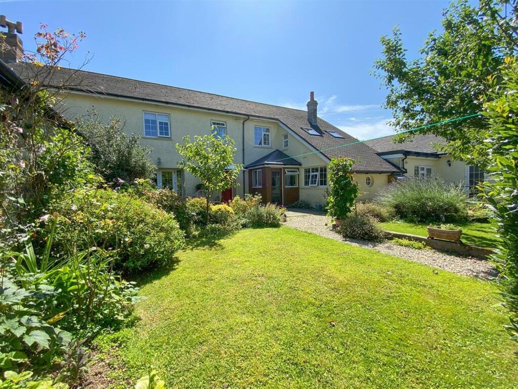 Main image of property: Flexible country residence with annex, Gilly Gabben