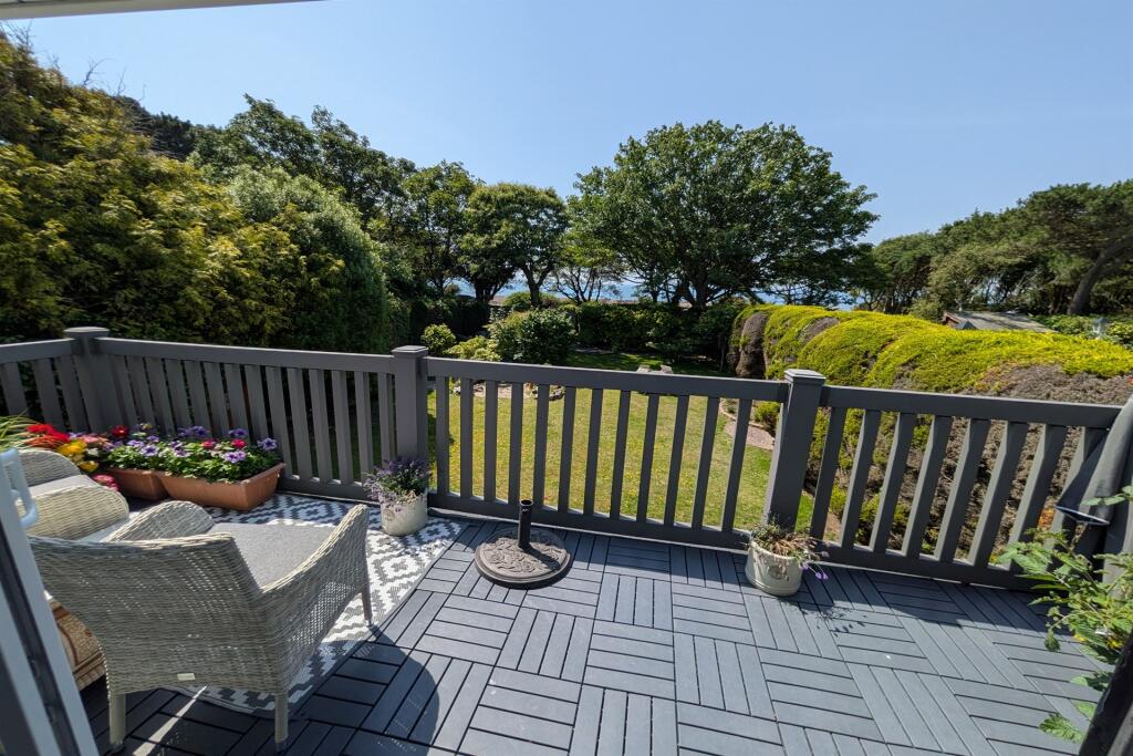 Apartment in Bournemouth, Boscombe - More