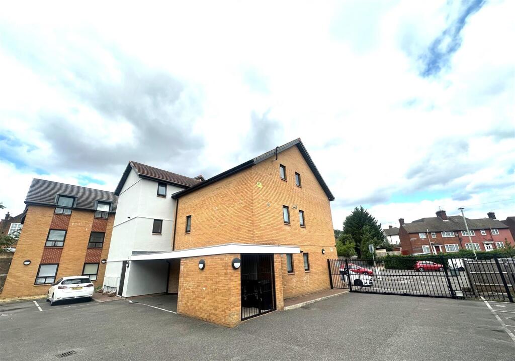 Main image of property: 1 -3 Gammons Lane, Watford