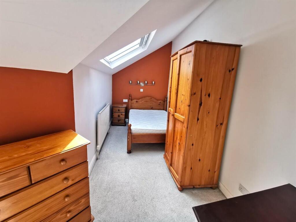 Main image of property: 15 Club Street