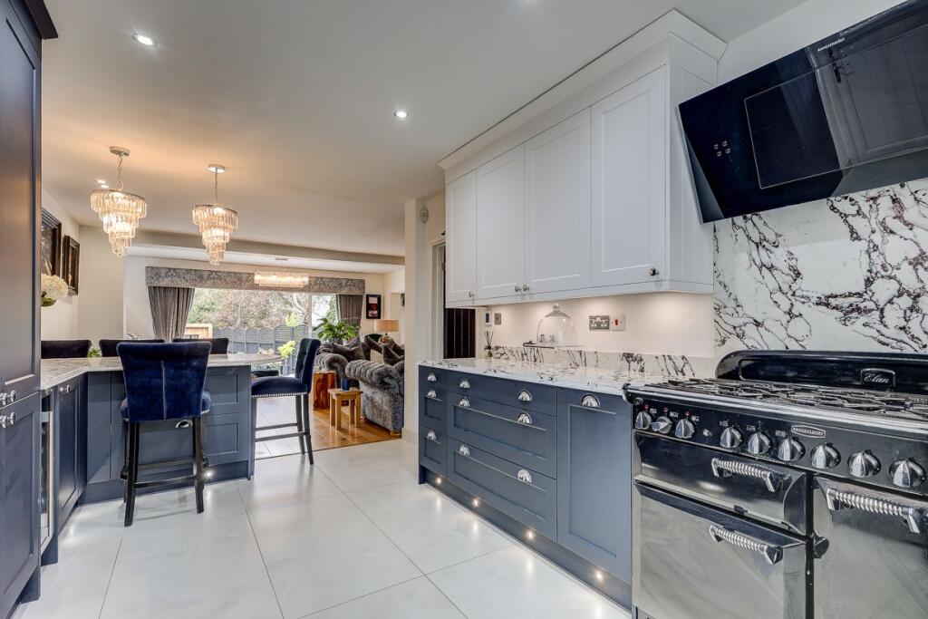 House in Epping Forest, Loughton - More