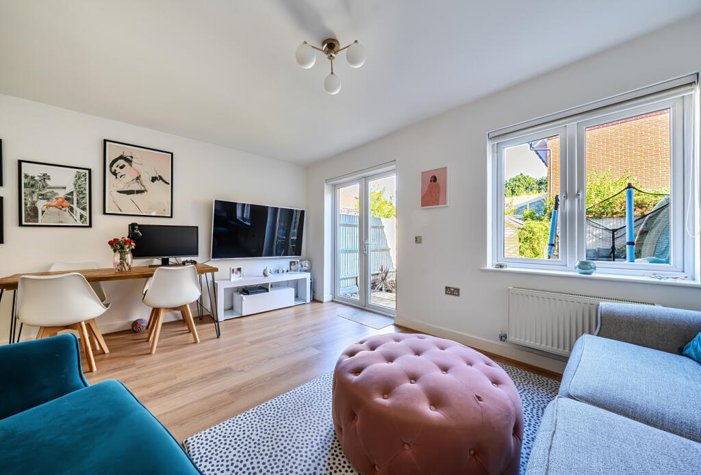 House in Reigate and Banstead, Merstham - More