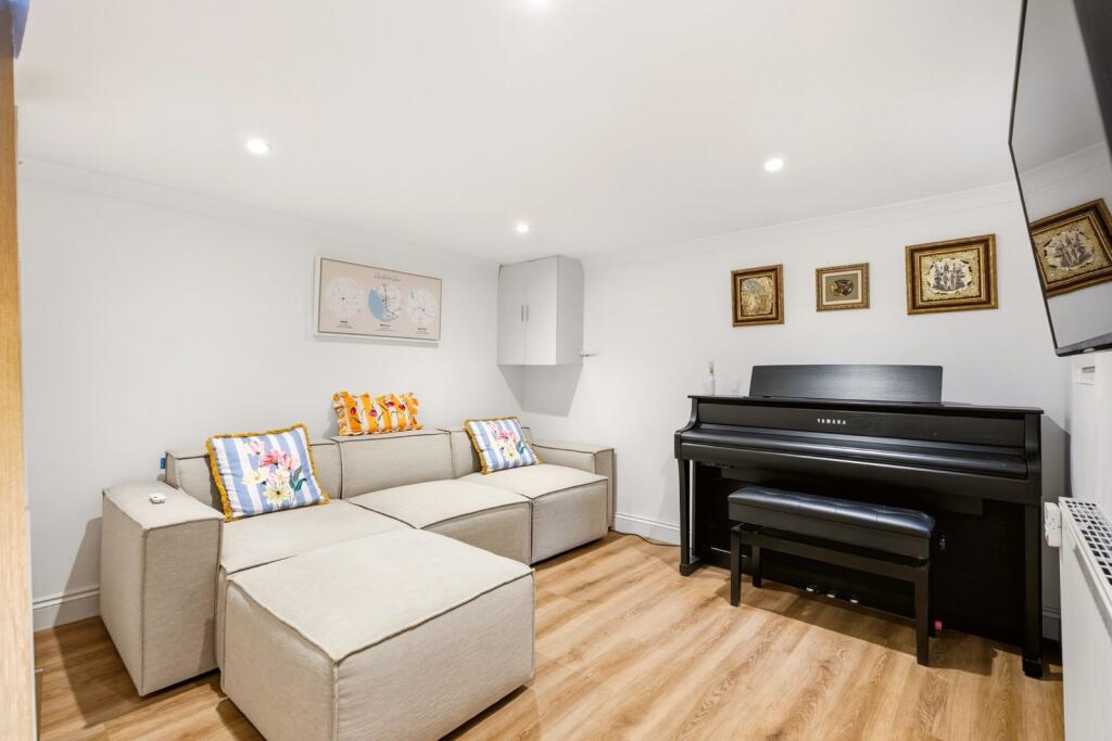 House in St Albans - View 5
