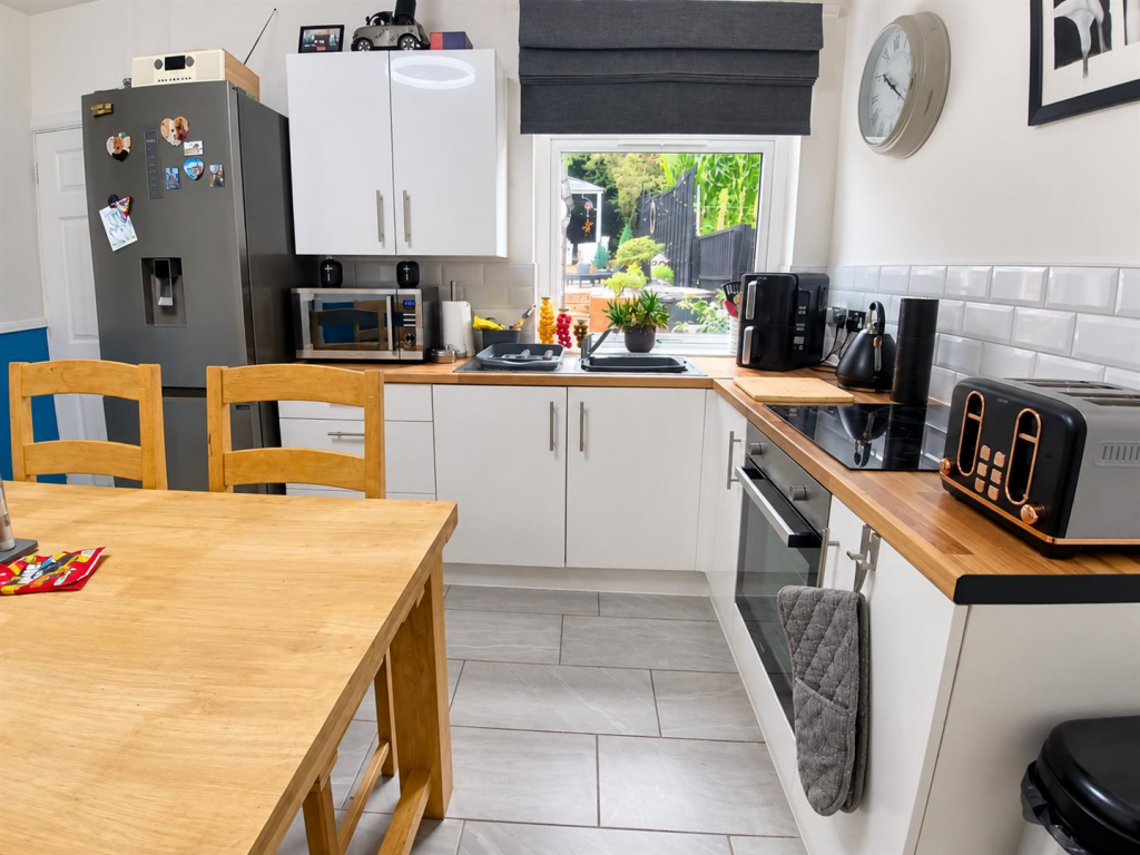 House in Nuneaton and Bedworth, Warwickshire - View 4