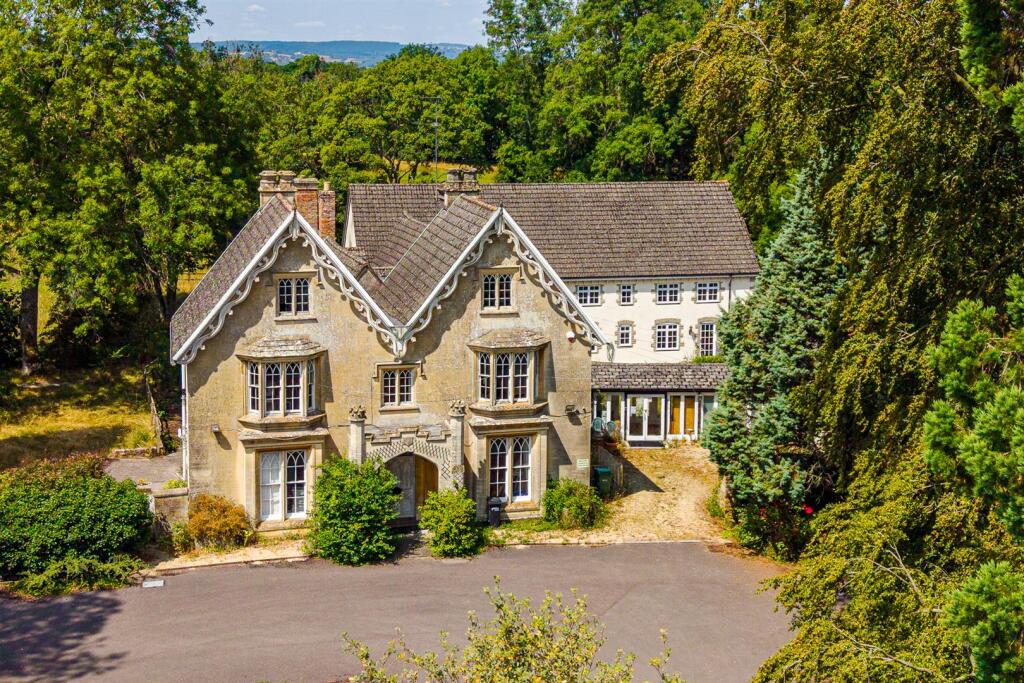 Main image of property: DEVELOPMENT / FAMILY HOME | GL13