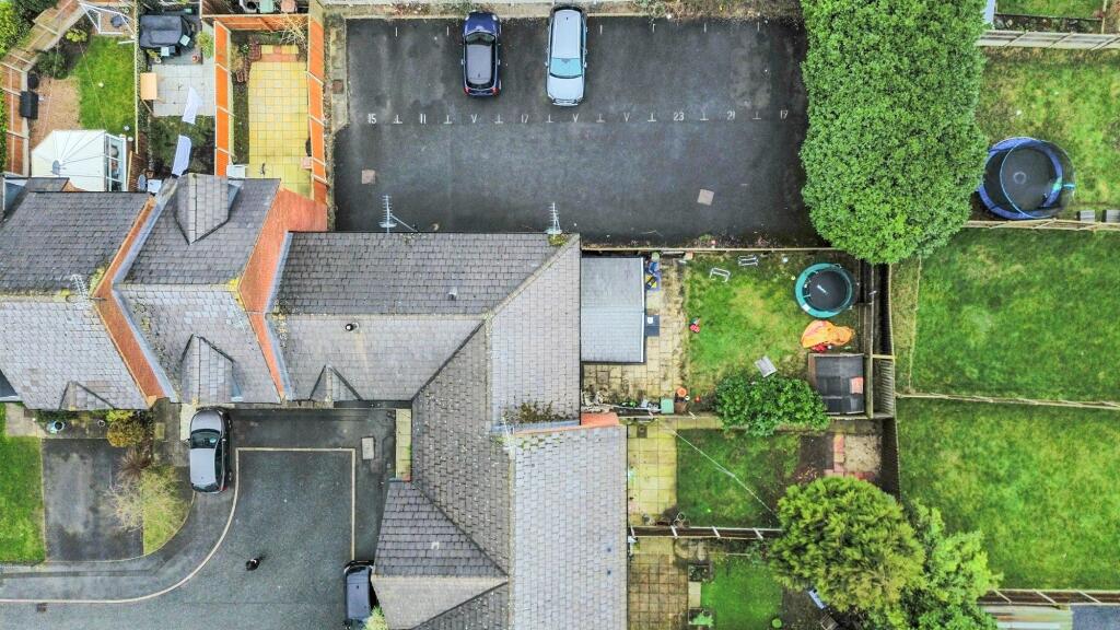 Lowther Crescent, St. Helens, WA10 photo 2