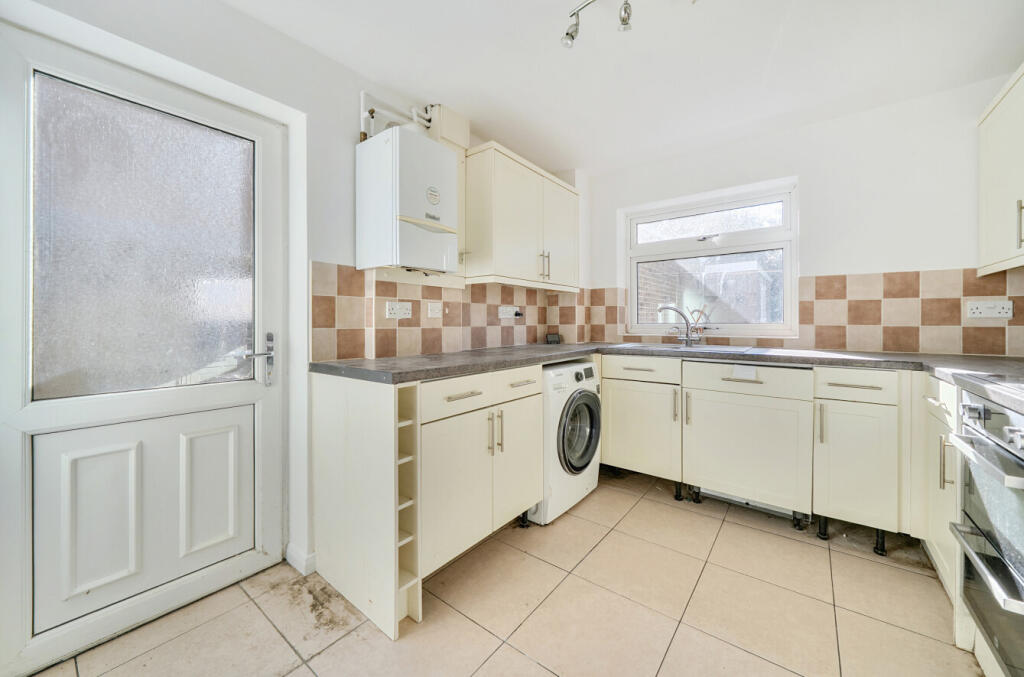House in Eastleigh, Cranbourne Park, Hedge End - View 3