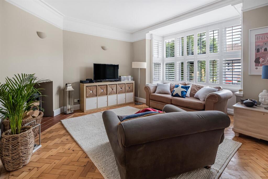 House in Lichfield, Darwin Park - View 5