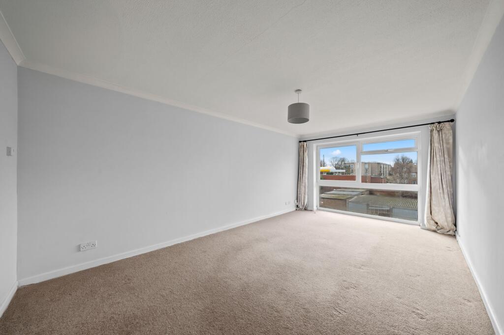Apartment in Sutton - View 3