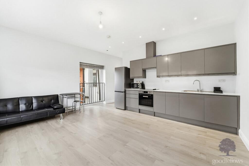 Main image of property: 48a Central Road, Morden, SM4