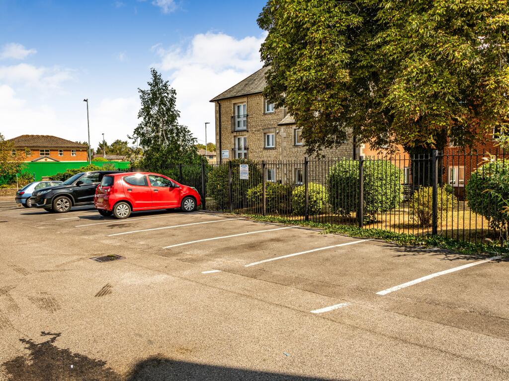 Flat 4, Bolwell Place, Wiltshire, SN12 7FB photo 5