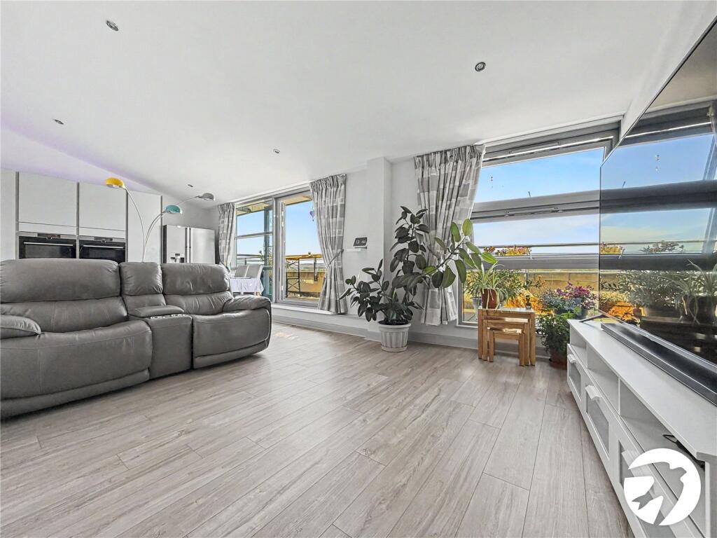 Apartment in Chatham, Luton - View 5