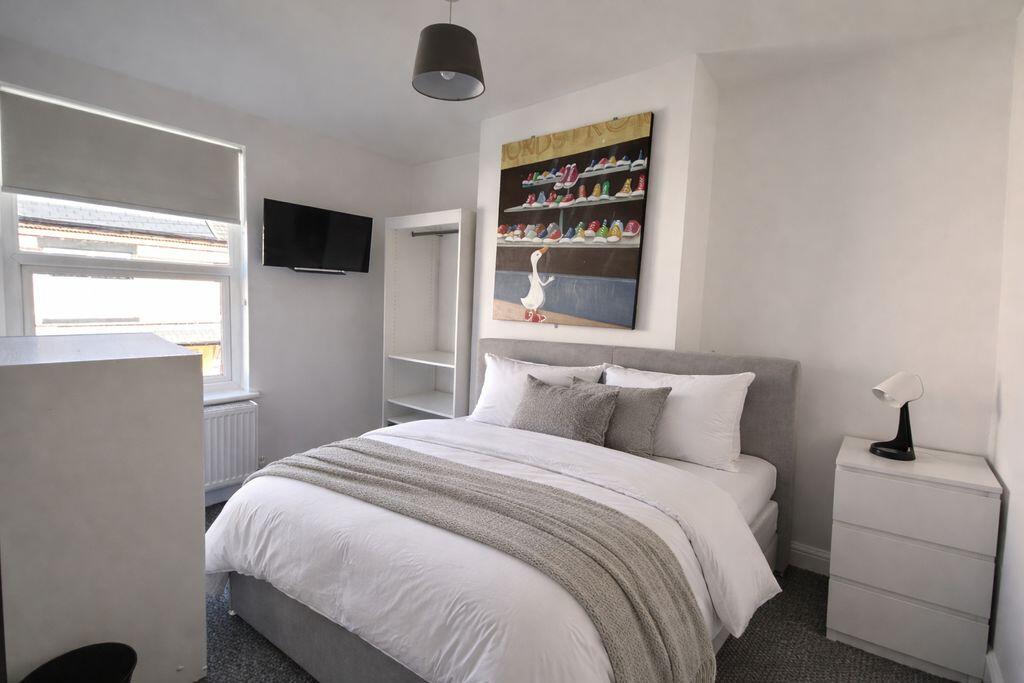 Main image of property: Stunning 5-Bedroom Shared Property – Fully Refurbished | Rooms from £450pcm | Bills Included