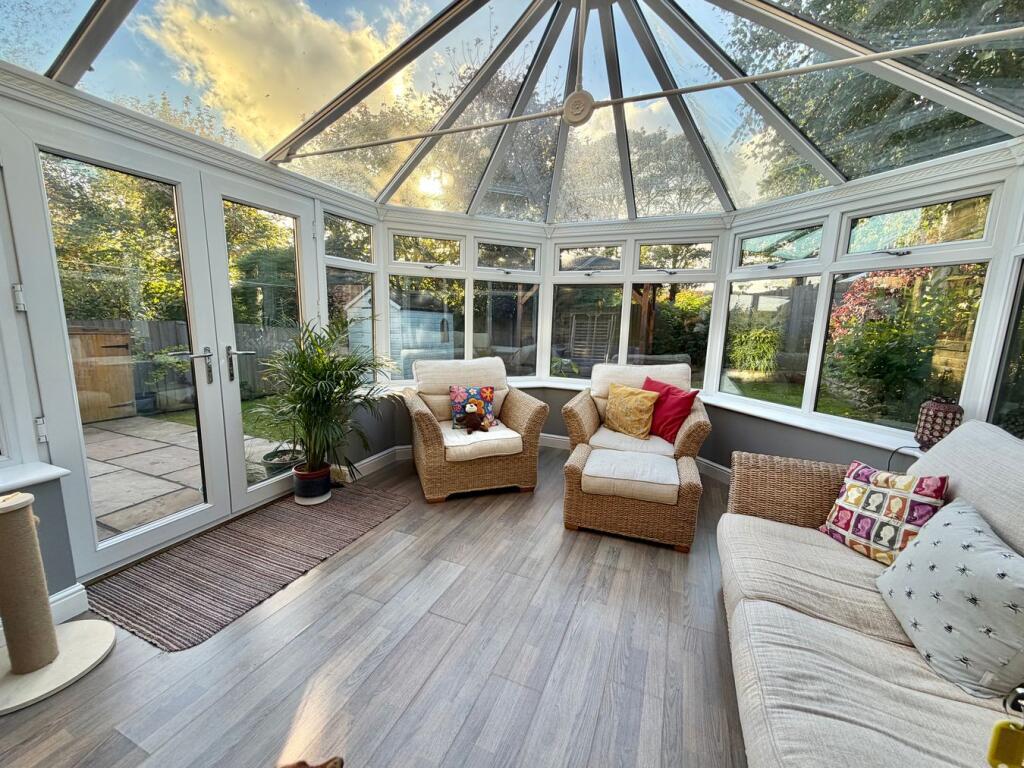House in Bradford, Lane End, Keighley - More
