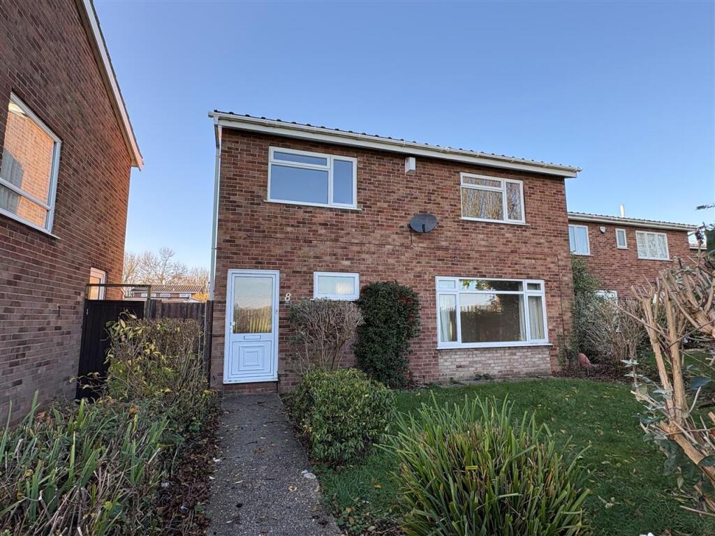 4-bed detached on Flint Way, Bedford, £360,000