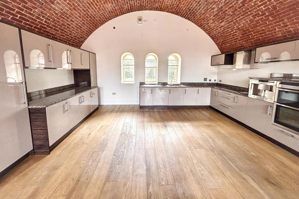 Flat 6, Golden Hill Fort, Freshwater, Isle of Wight, PO40 9GD - View 4