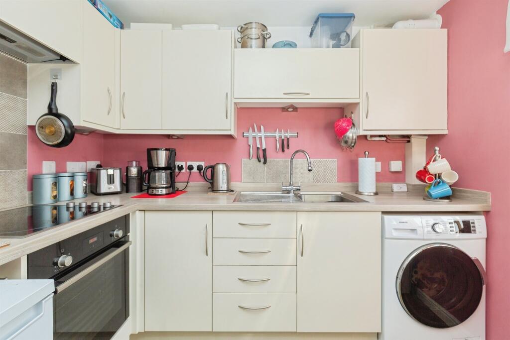 House in Hemel Hempstead, Coldharbour - More