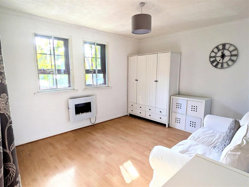 Apartment in Birmingham, Kitts Green - View 4