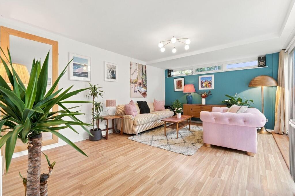 Apartment in London, Bayonne Road Estate, Hammersmith - View 4