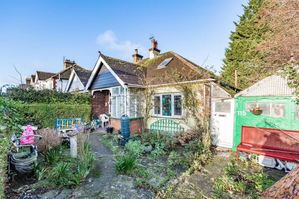 2-bed semi-detached on Cromwell Road, Whitstable, £225,000