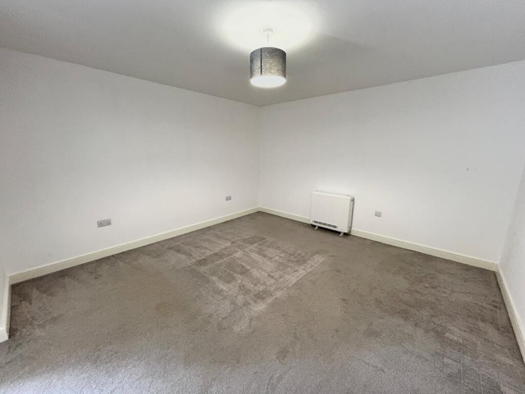Apartment in Dudley, West Midlands - View 5