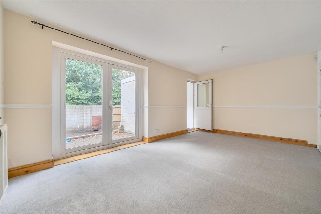 House in Crowthorne, Bracknell Forest - View 3