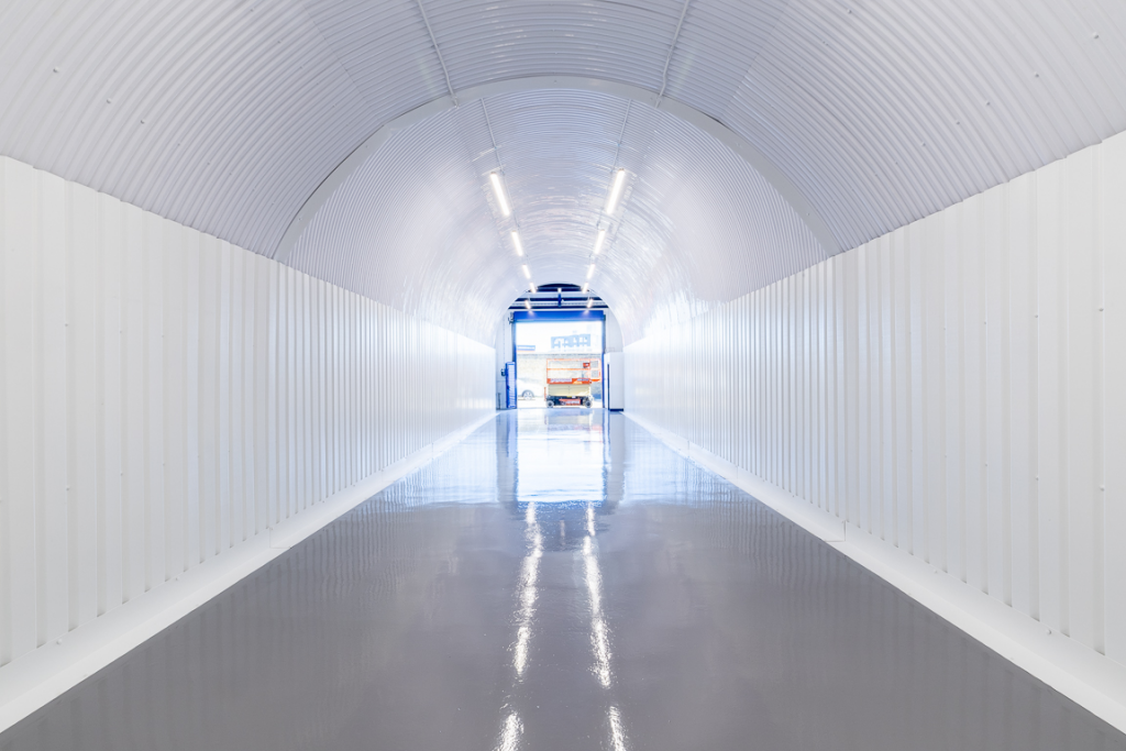 An empty arch with white lining