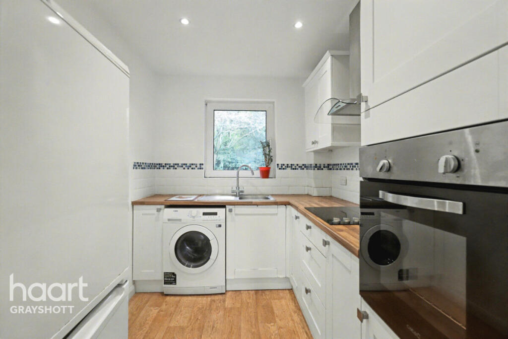 Tanners Lane, Haslemere photo 4