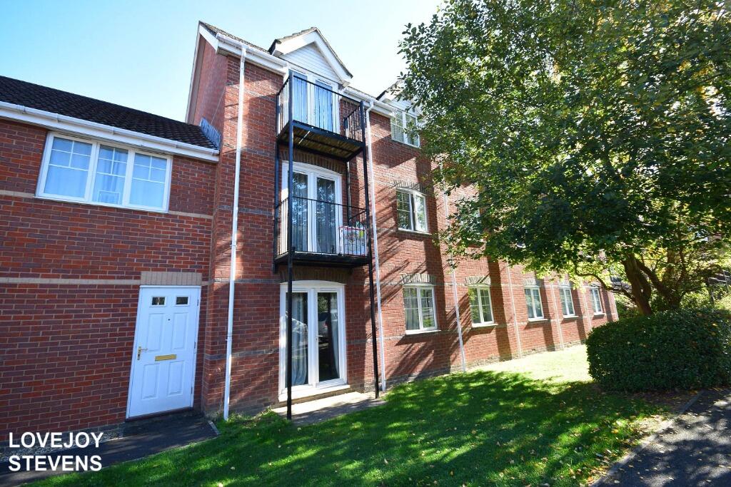 2 bedroom flat for rent in Windsor Court, Newbury, RG14