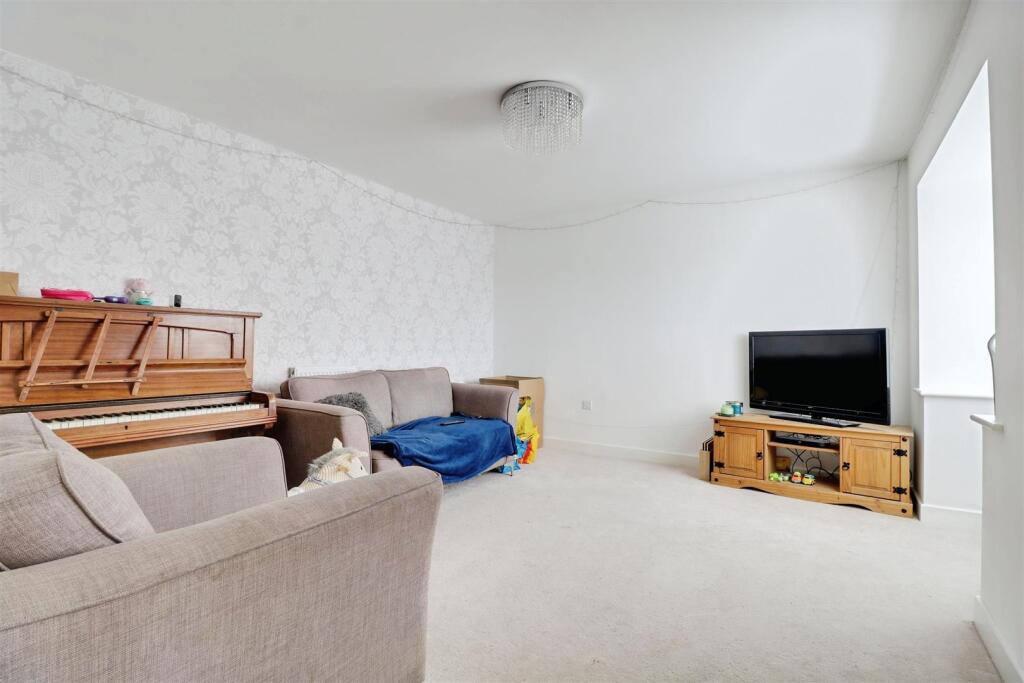 House in Alsager, Barrington Park, Cheshire East - More