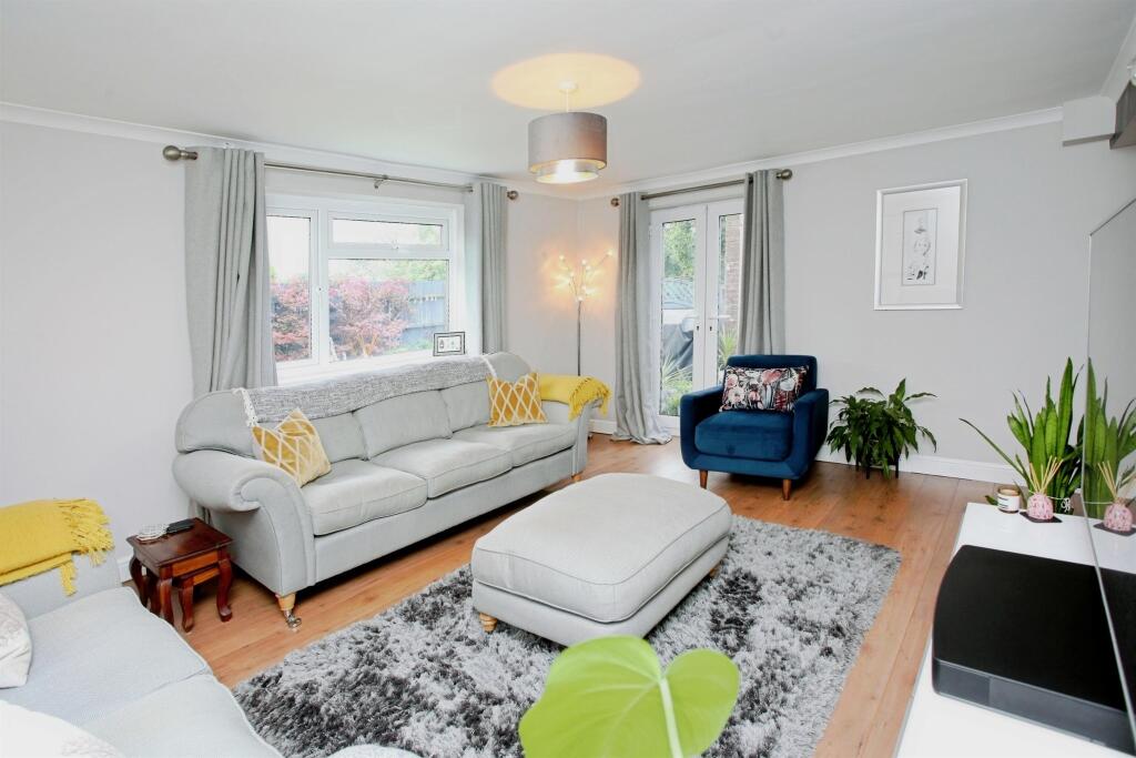 Emlyn Drive, Caerphilly photo 2